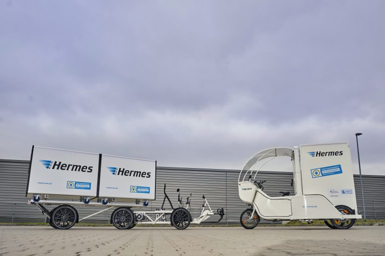 In Berlin, Hermes will trial Velove Armadillo (l.) and Rytl Movr (r.) cargobikes for parcel delivery. (Photo: Hermes)cargobike bicycle komodo
