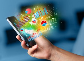 Das Smartphone wird in vielen Lebensbereichen zum unverzichtbaren Begleiter, immer stärker auch bei Geldangelegenheiten. (Foto: Shutterstock)