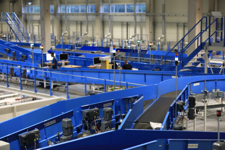 Innenansicht des neuen Hermes Logistik-Centers in Hamburg Billbrook. (Foto: Hermes)



logistikcenter; paketzentrum; verteilzentrum; sortierzentrum; förderband; sorter; technik; standort