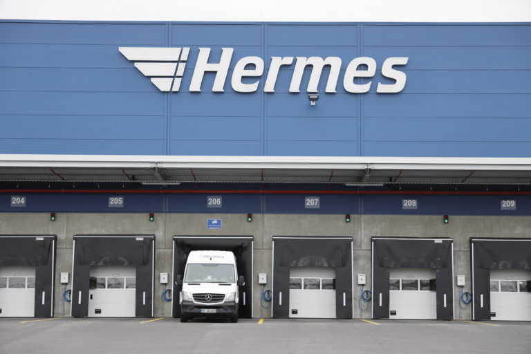 Ladetore am neuen Hermes Logistik-Center in Hamburg Billbrook. (Foto: Hermes)



logistikcenter; paketzentrum; verteilzentrum; sortierzentrum; technik; standort; außenansicht; sprinter; tor; ladetore
