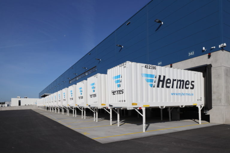Wechselaufbaubrücken vor dem neuen Hermes Logistik-Center Münster-Osnabrück in Greven. (Foto: Hermes)

logistik-center; lc; münster; osnabrück; greven, wechselaufbaubrücken; wab; aussenansicht