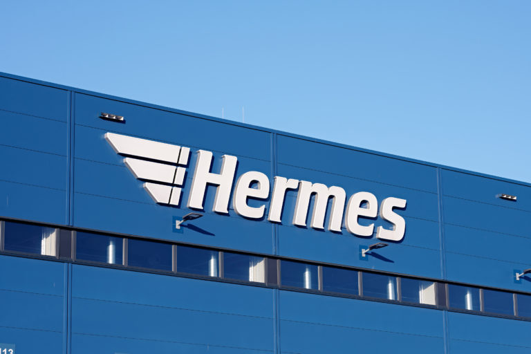 Außenaufnahme des Hermes Logistik-Centers in Mainz (Foto: Hermes/Willing-Holtz)

Logo; Logistikzentrum; Schriftzug; Makenzeichen