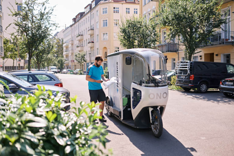 Im Rahmen von Green Delivery Berlin stellt Hermes seit Sommer 2021 mit 28 Lastenrädern und 14 E-Transportern emissionsfrei auf 40 Quadratkilometern in Berlin aus. (Foto: Hermes)