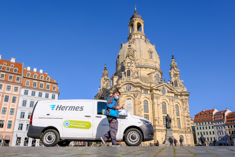 Emissionsfreie Zustellung in Dresden (Foto: Hermes)

Nachhaltigkeit; City-Logistik; Zustellung; emissionsfrei; E-Transporter