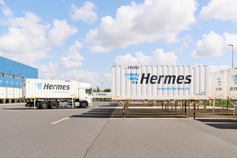 Wechselaufbaubrücken auf dem Hof des Hermes Germany Logistik-Centers Berlin-Brandenburg (Foto: Hermes Germany / Willing-Holtz)

2024; Ketzin; Berlin-Brandenburg; Logistik; Hof; LKW; WAB; Container