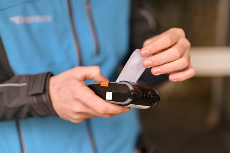 Mobiler Drucker von Bixolon im Einsatz bei Hermes Germany. (Foto: Hermes Germany / Willing-Holtz)

Drucker; BNK; Benachrichtigungskarte; Digitalisierung; Hardware; Letzte Meile