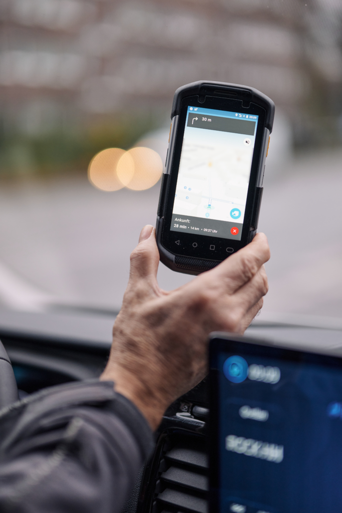 Digitale Tourenplanung im Einsatz in einem Zustellfahrzeug (Foto: Hermes Germany)